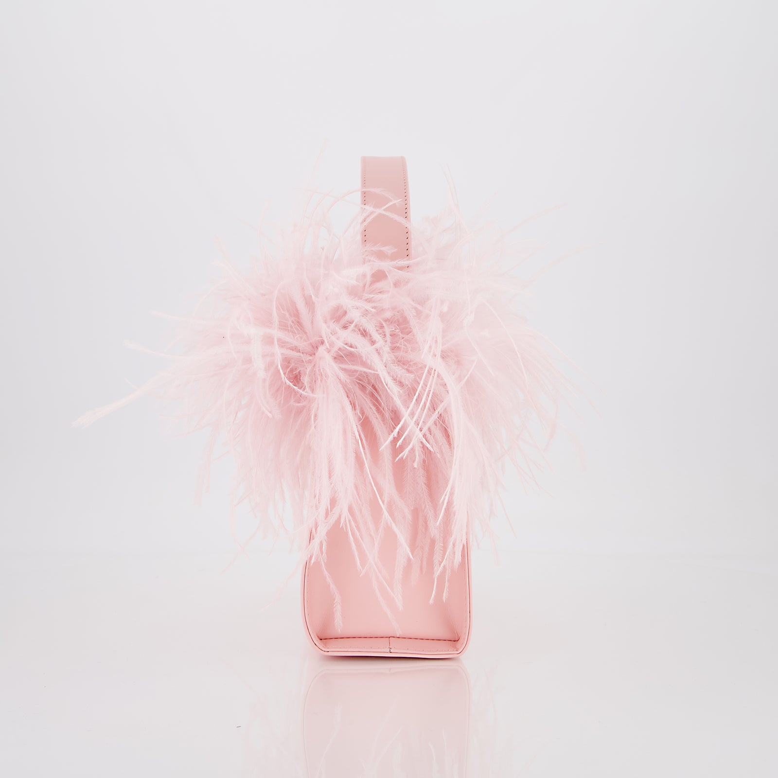 Borsa nera con piume