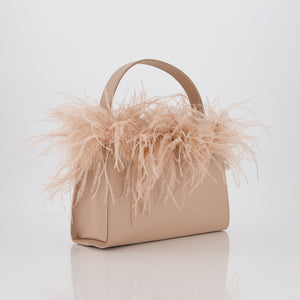 Borsa nera con piume